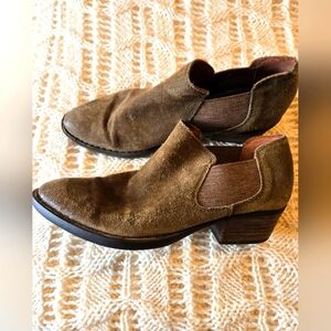 Born brand suede shoe boots women's size 10